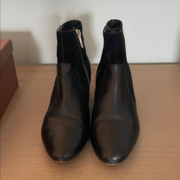 Elegant Black Ankle Boots - Picture 1 of 6